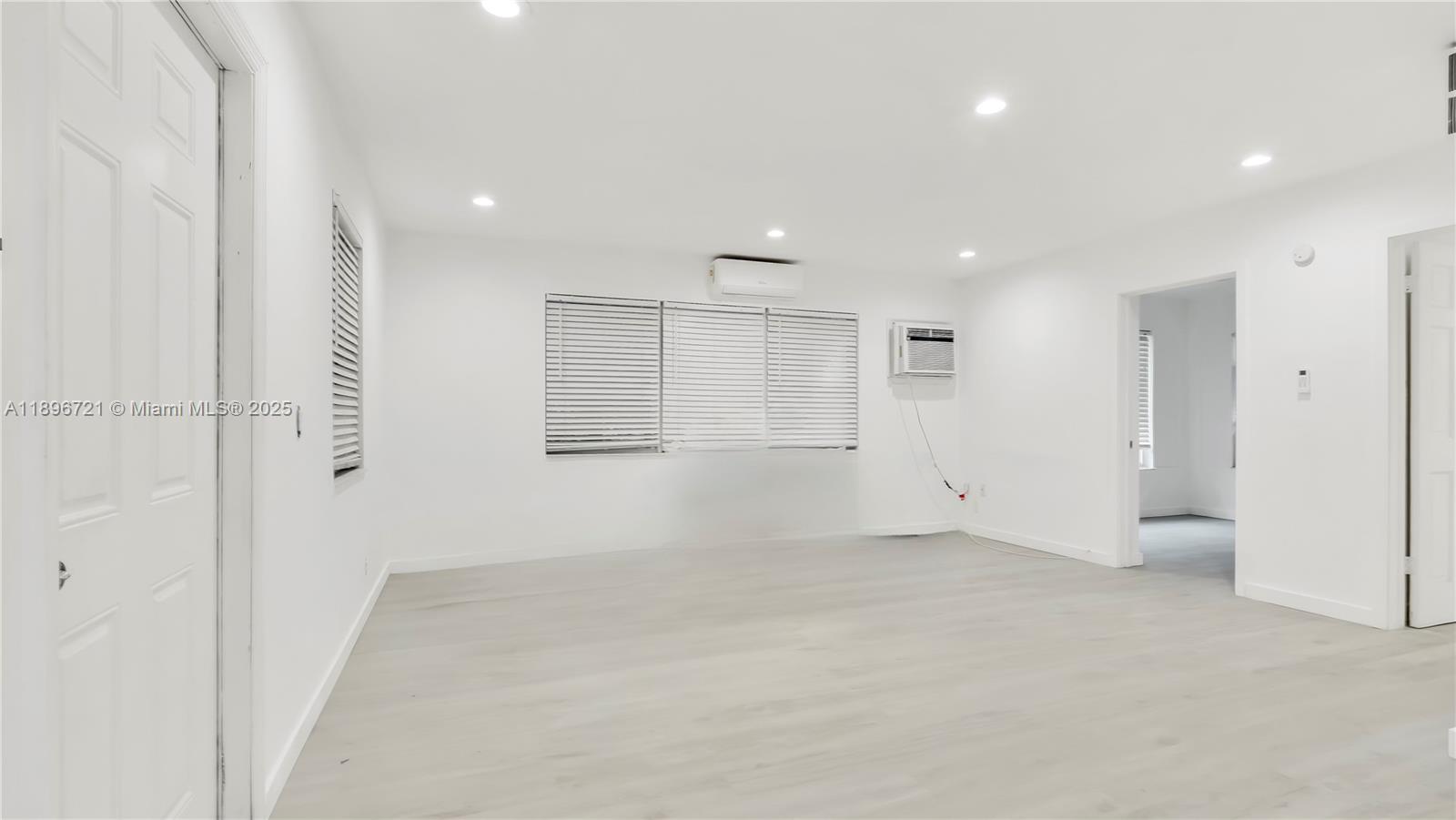 See details / 1593 sq. ft. $ 2025-10-15 0 Photo
