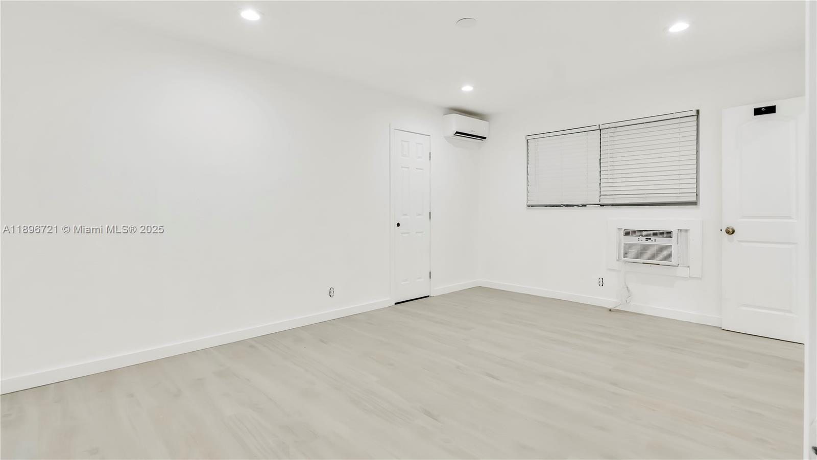 See details / 1593 sq. ft. $ 2025-10-15 0 Photo