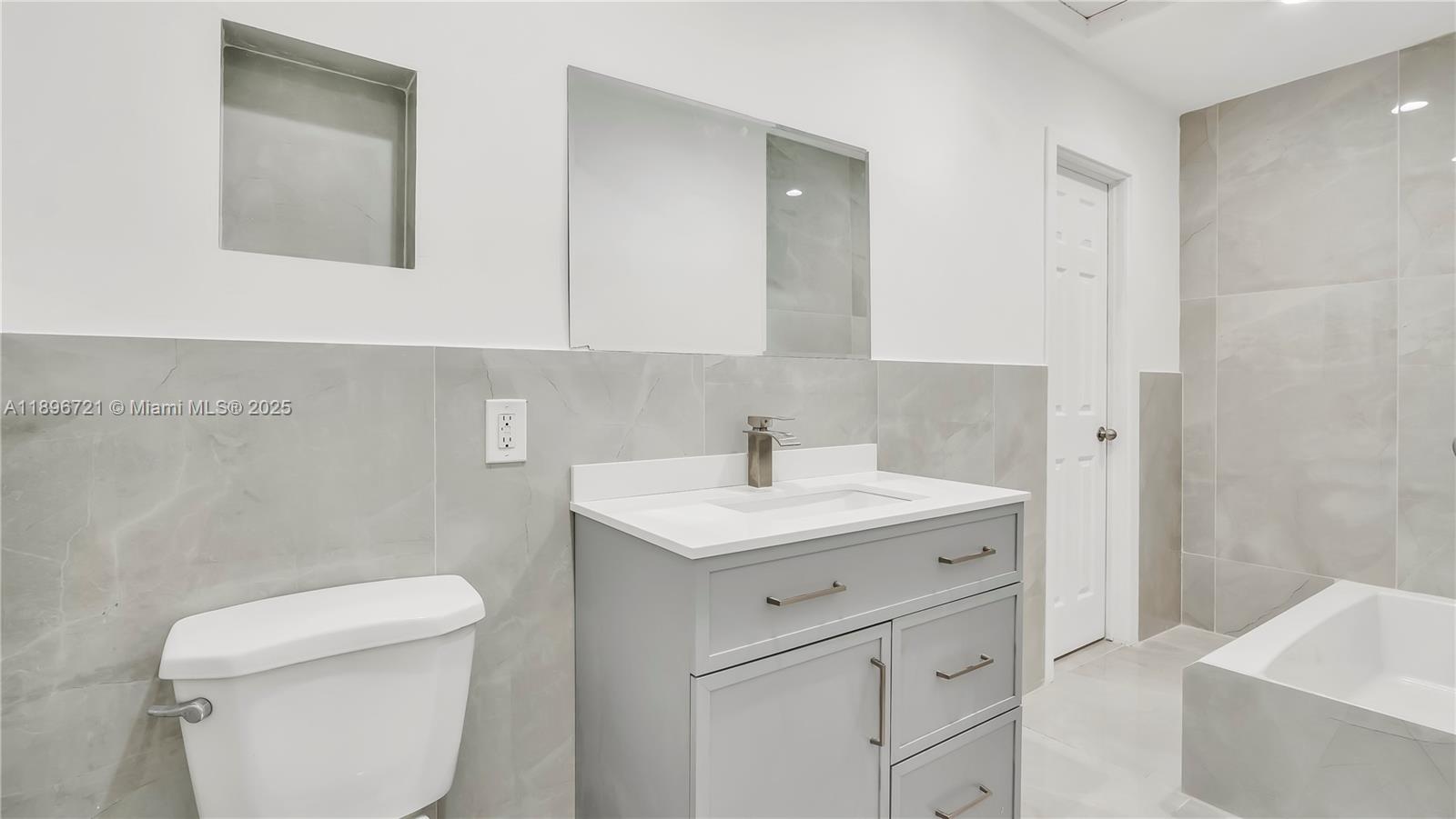 See details / 1593 sq. ft. $ 2025-10-15 0 Photo