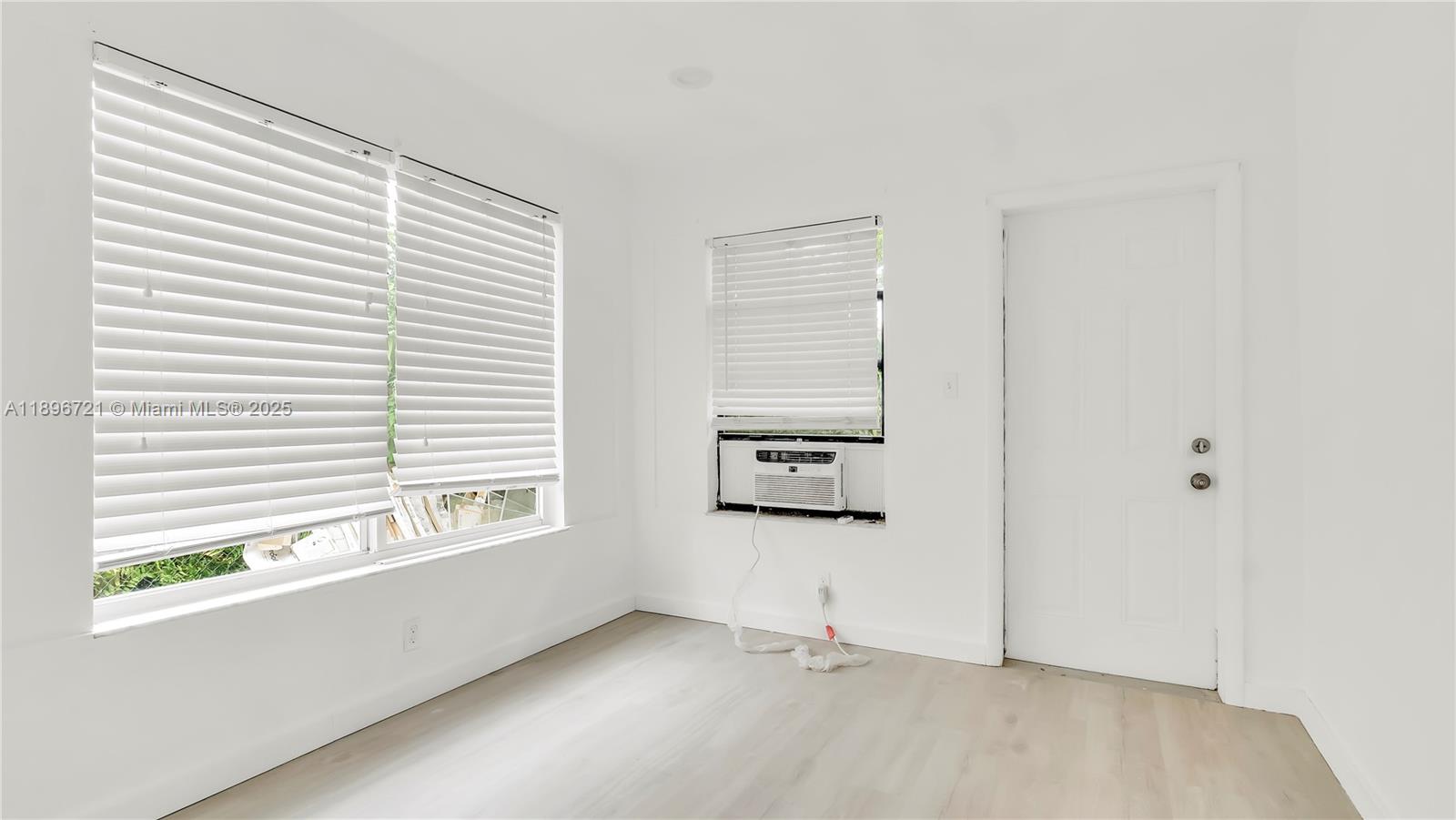 See details / 1593 sq. ft. $ 2025-10-15 0 Photo