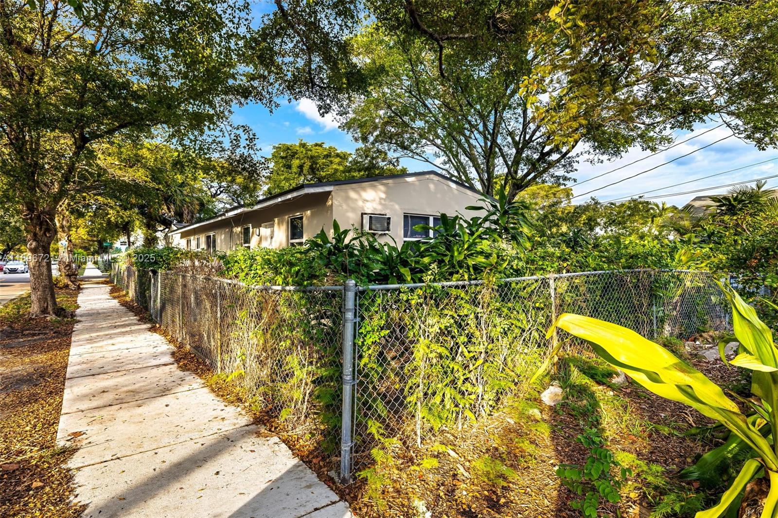 See details / 1593 sq. ft. $ 2025-10-15 0 Photo