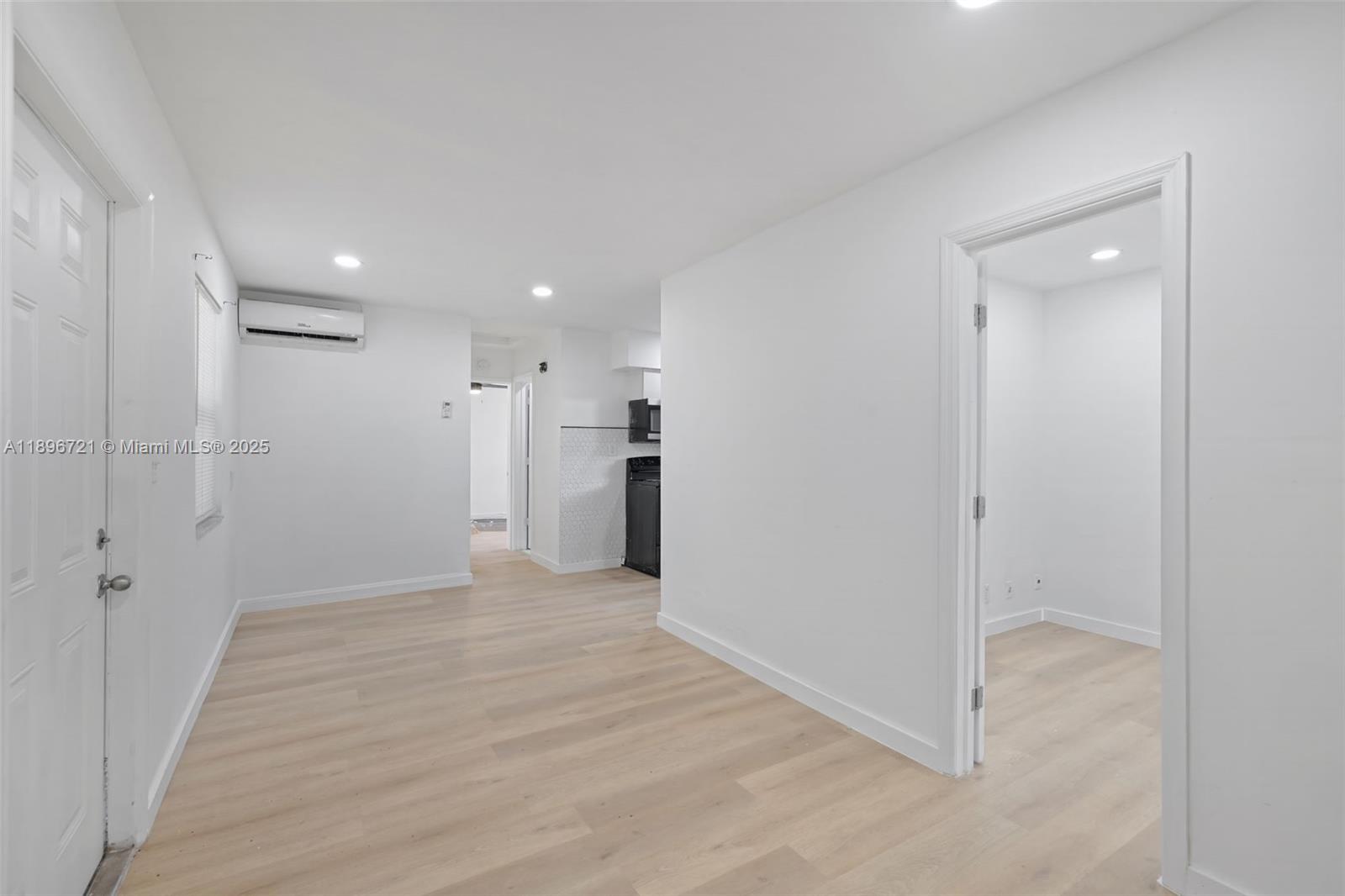 See details / 1593 sq. ft. $ 2025-10-15 0 Photo
