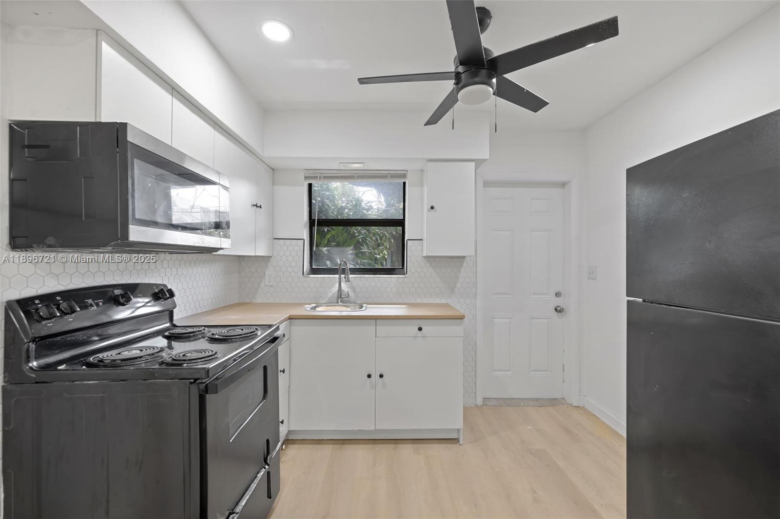 See details / 1593 sq. ft. $ 2025-10-15 0 Photo