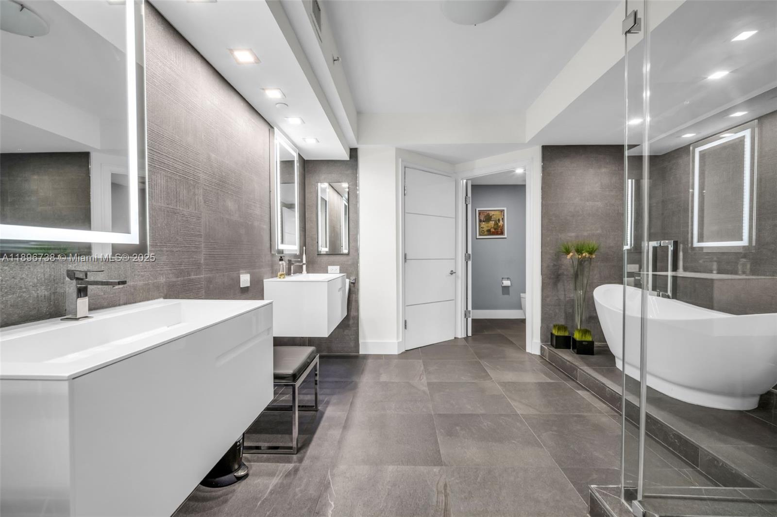 Photo of 3201 183rd St  #1806, Aventura, Florida, 33160 - MASTER BATH