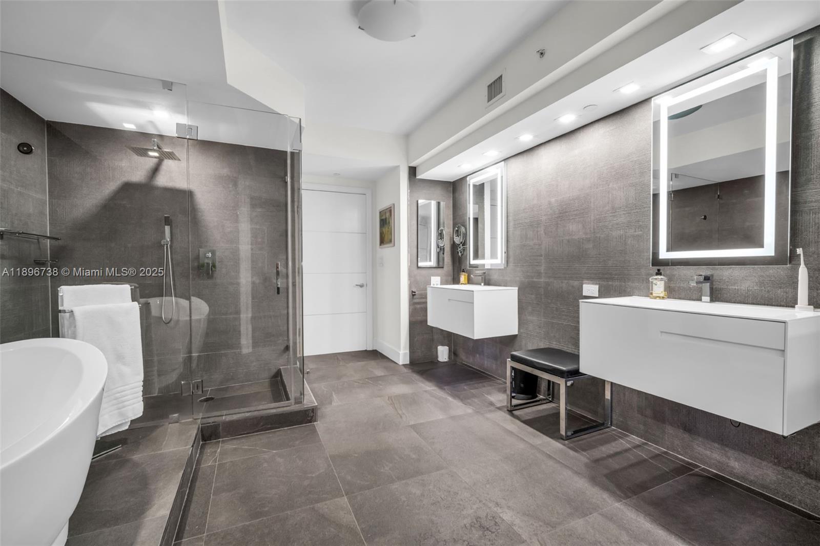 Photo of 3201 183rd St  #1806, Aventura, Florida, 33160 - MASTER BATH