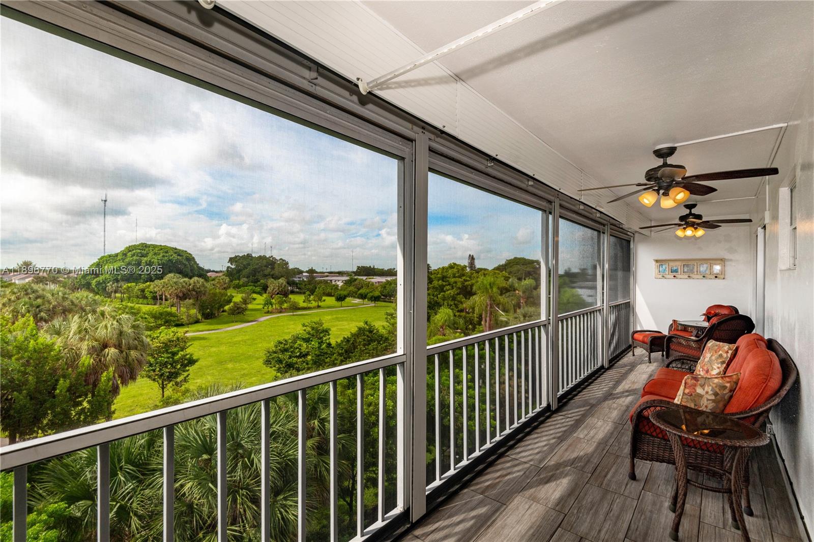 See details 501 2 / 2 992 sq. ft. $ 2025-10-15 0 Photo