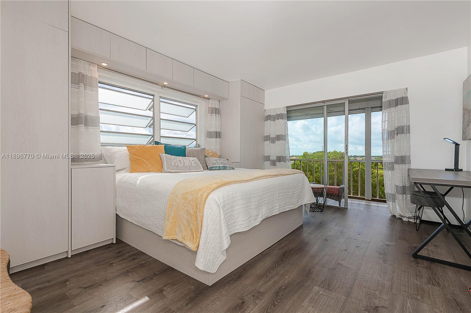 See details 501 2 / 2 992 sq. ft. $ 2025-10-15 0 Photo