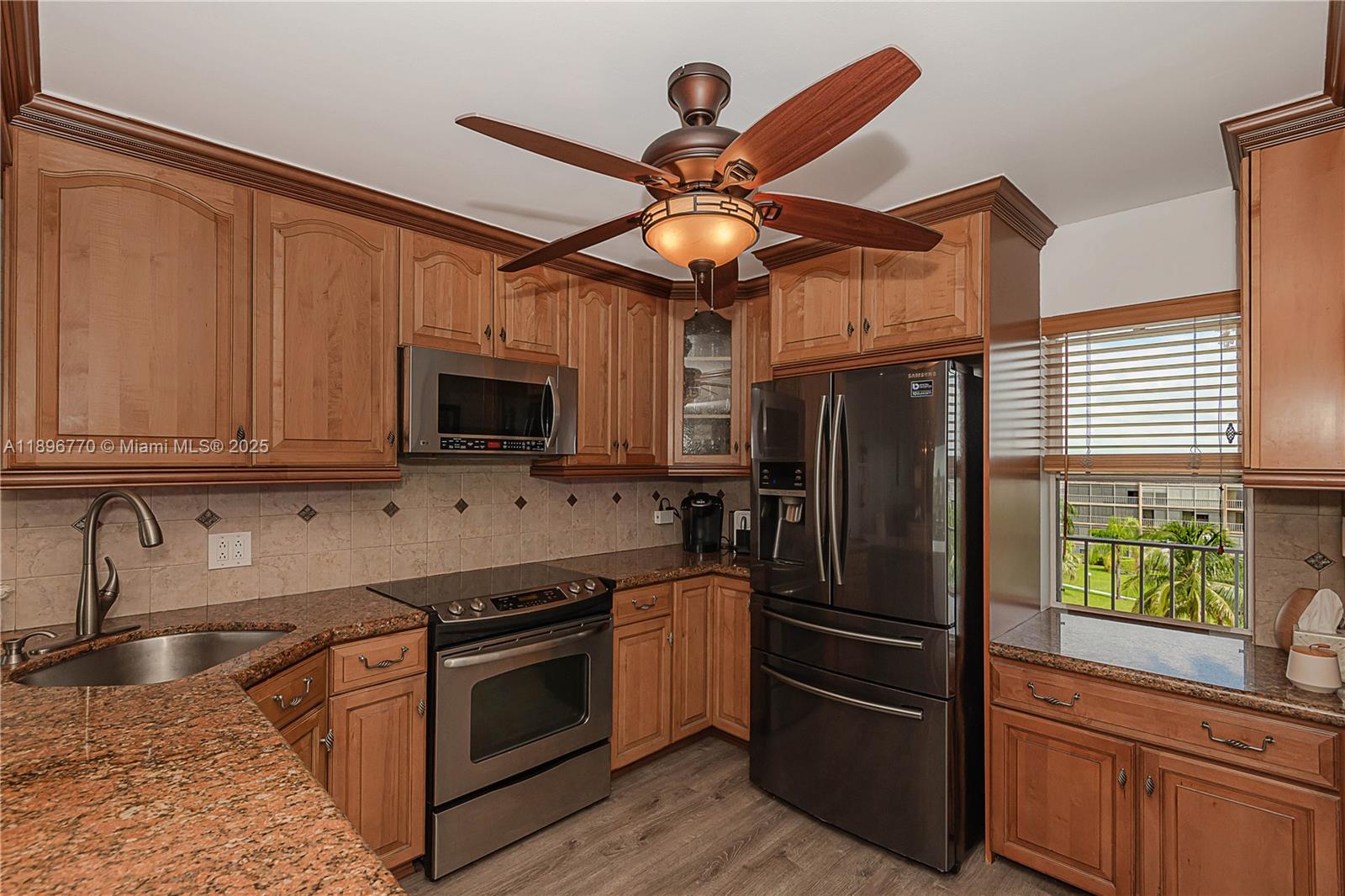 See details 501 2 / 2 992 sq. ft. $ 2025-10-15 0 Photo