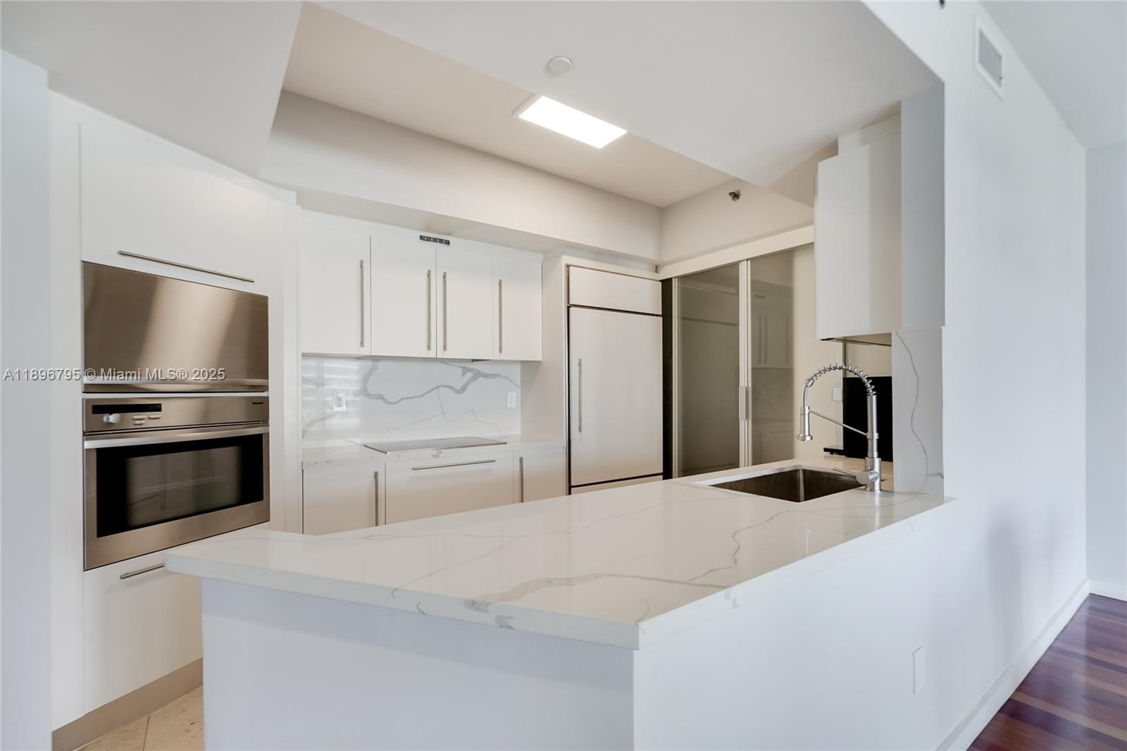 Photo of 450 Alton Rd  #906, Miami Beach, Florida, 33139 - 