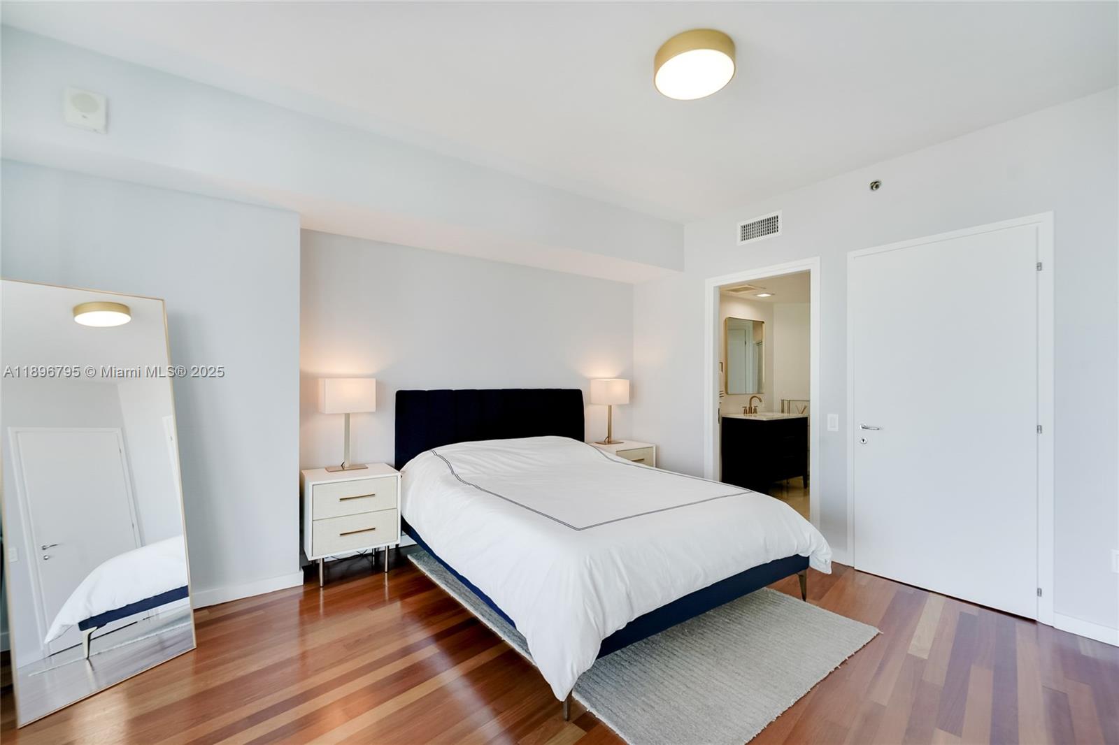Photo of 450 Alton Rd  #906, Miami Beach, Florida, 33139 - 