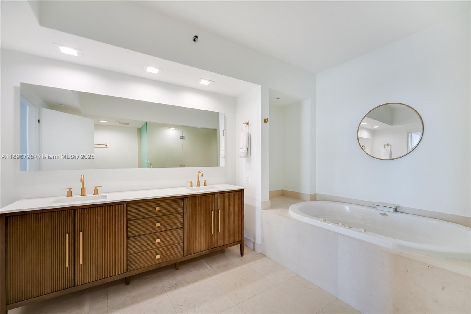 Photo of 450 Alton Rd  #906, Miami Beach, Florida, 33139 - 