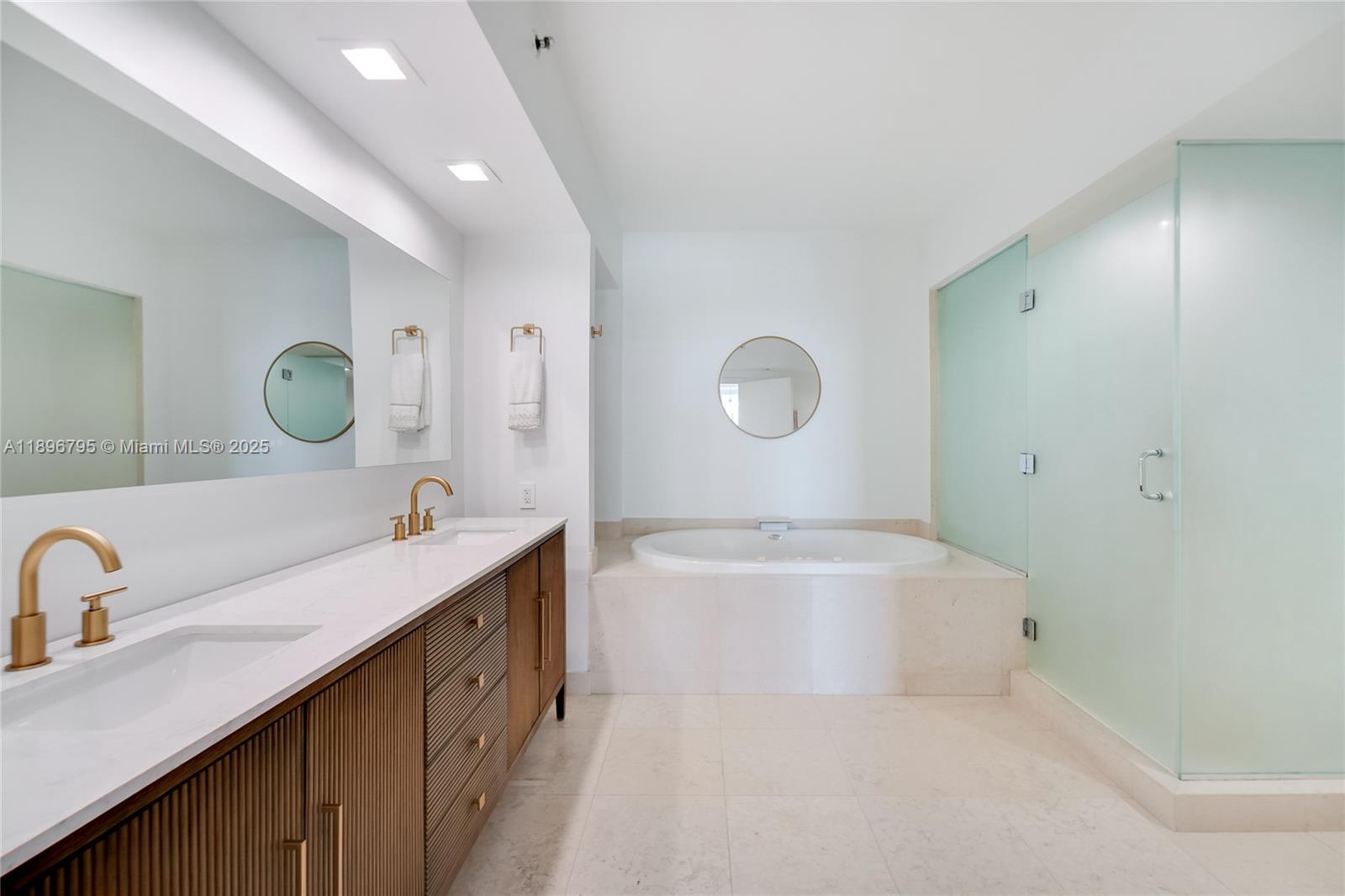 Photo of 450 Alton Rd  #906, Miami Beach, Florida, 33139 - 