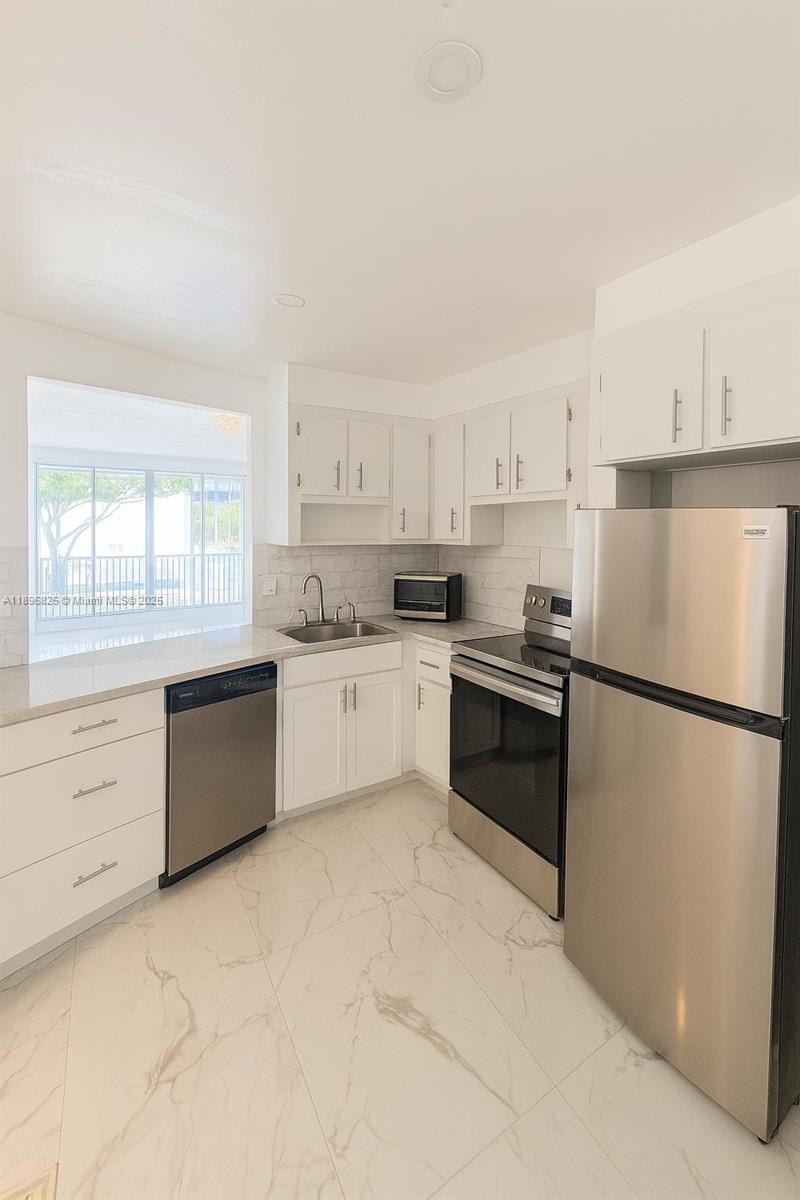 Ver detalles 307-3 1 / 1 909 sq. ft. $ 2025-10-15 0 foto