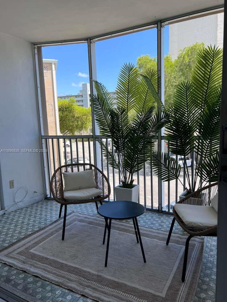 See details 307-3 1 / 1 909 sq. ft. $ 2026-02-09 0 Photo