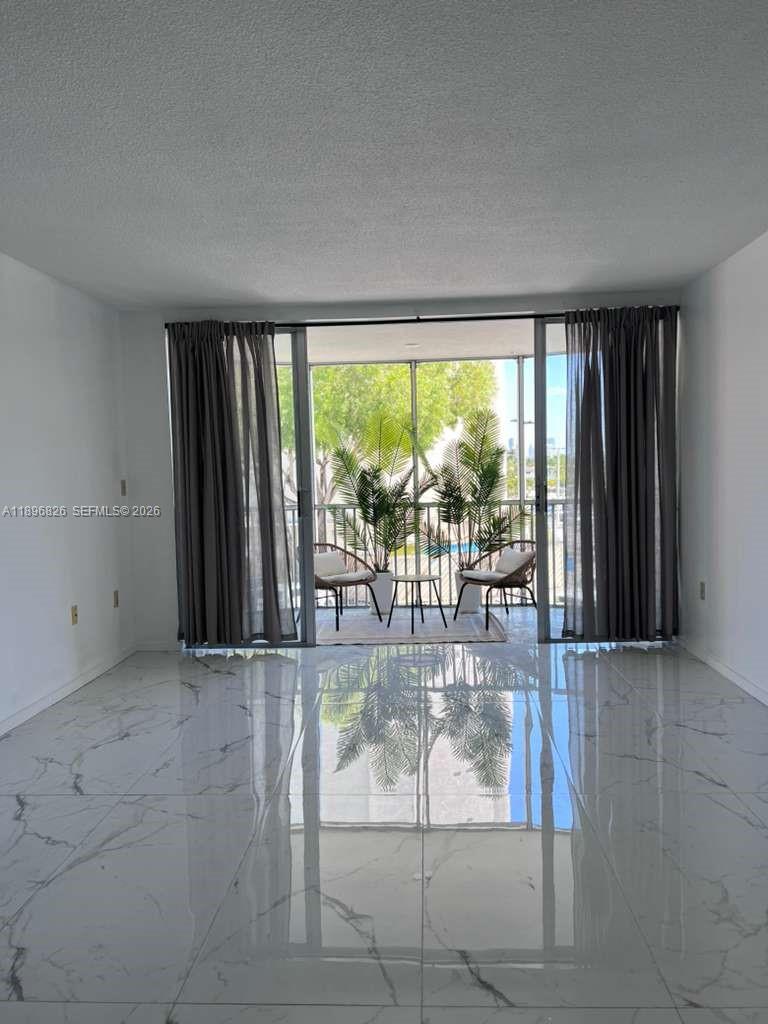 See details 307-3 1 / 1 909 sq. ft. $ 2026-02-09 0 Photo