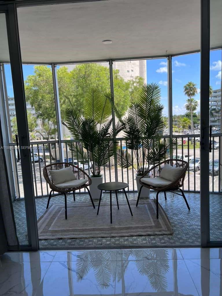 See details 307-3 1 / 1 909 sq. ft. $ 2026-02-09 0 Photo