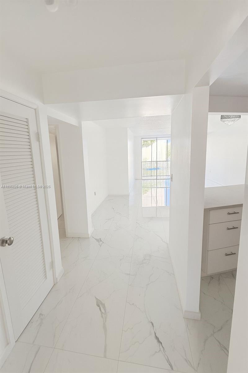 Ver detalles 307-3 1 / 1 909 sq. ft. $ 2025-10-15 0 foto