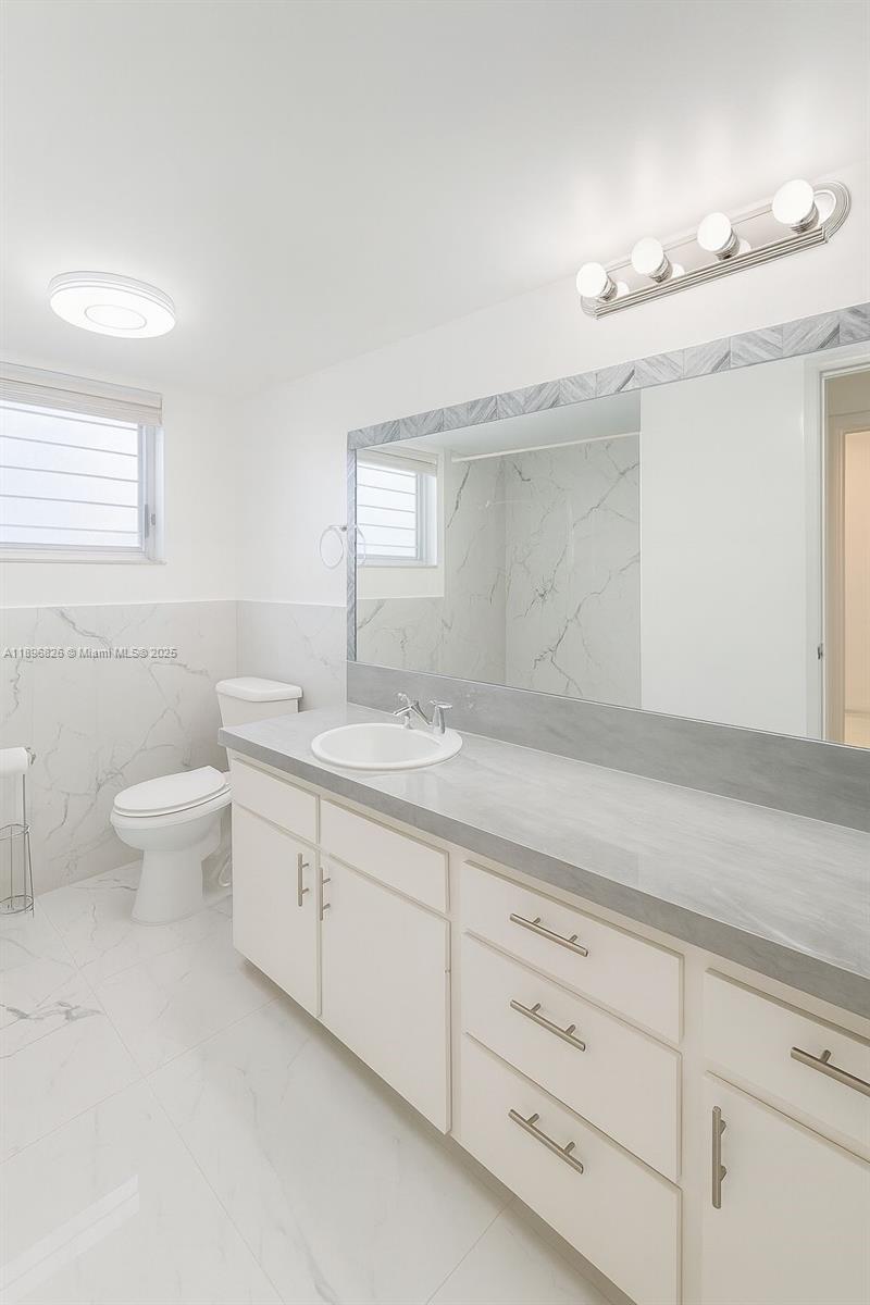 Ver detalles 307-3 1 / 1 909 sq. ft. $ 2025-10-15 0 foto