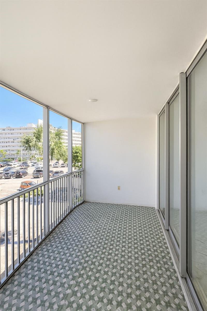 Ver detalles 307-3 1 / 1 909 sq. ft. $ 2025-10-15 0 foto