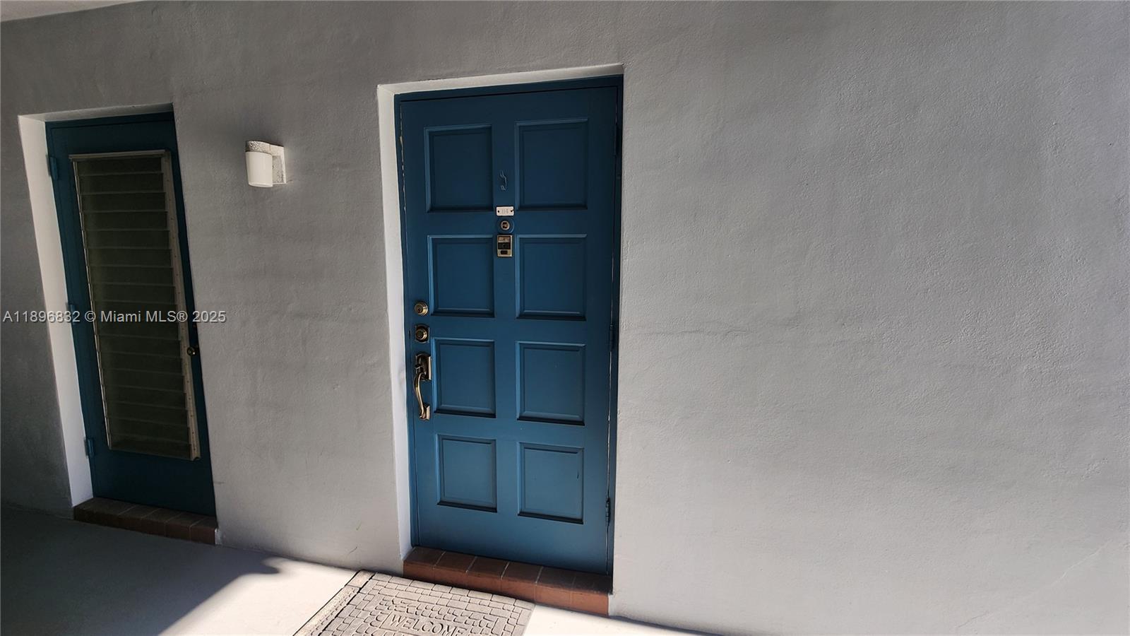 See details 114 2 / 2 899 sq. ft. $ 2025-10-15 0 Photo