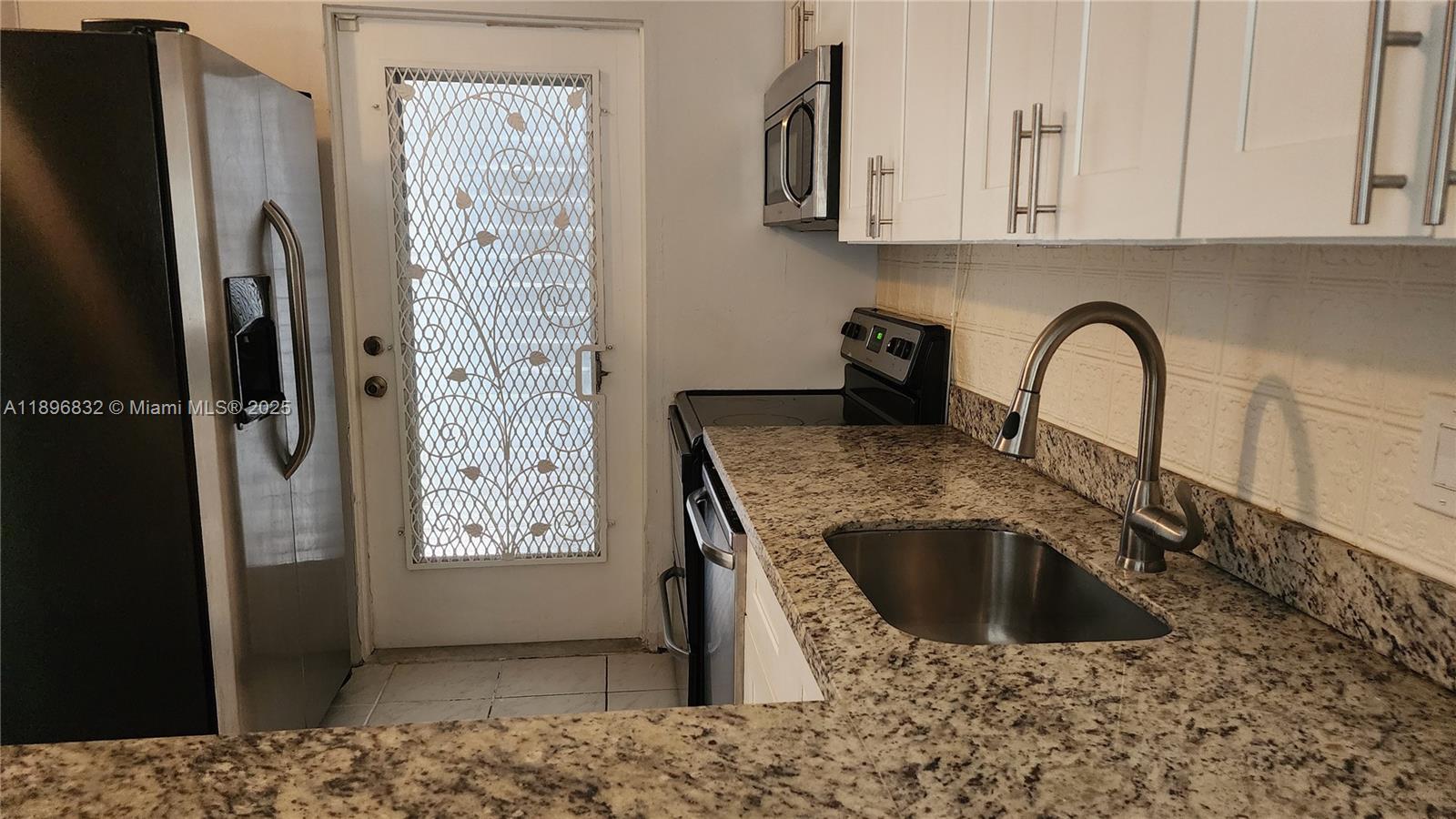 See details 114 2 / 2 899 sq. ft. $ 2025-10-15 0 Photo