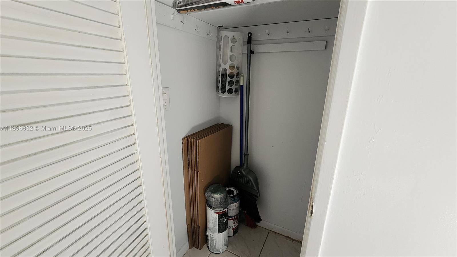 See details 114 2 / 2 899 sq. ft. $ 2025-10-15 0 Photo