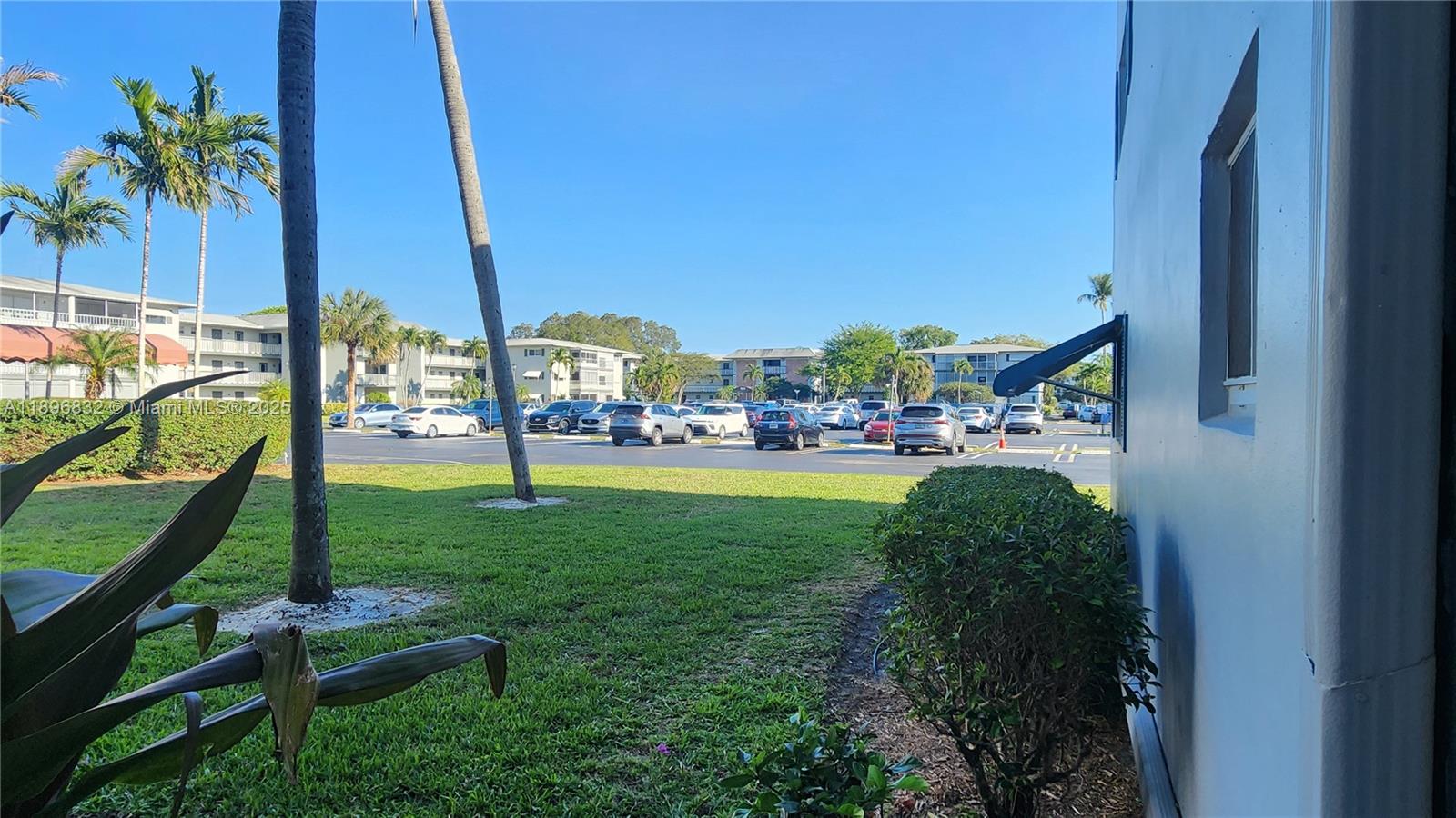 See details 114 2 / 2 899 sq. ft. $ 2025-10-15 0 Photo