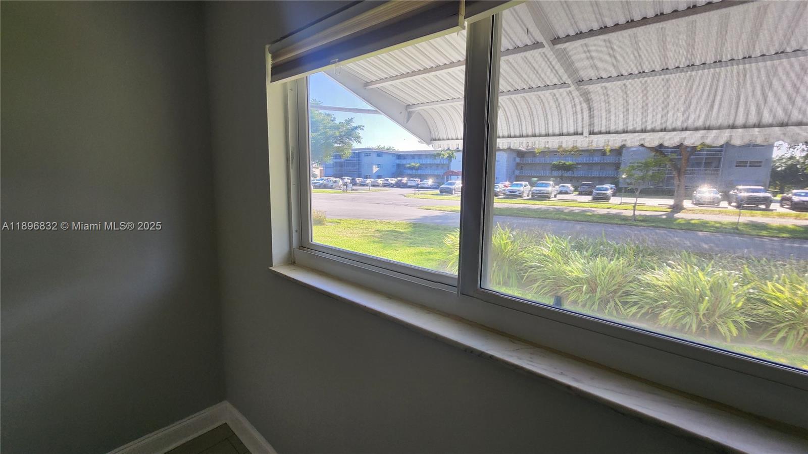 See details 114 2 / 2 899 sq. ft. $ 2025-10-15 0 Photo
