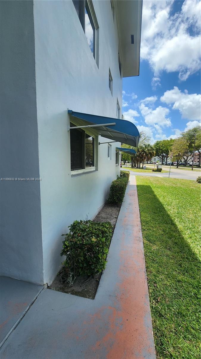 See details 114 2 / 2 899 sq. ft. $ 2025-10-15 0 Photo