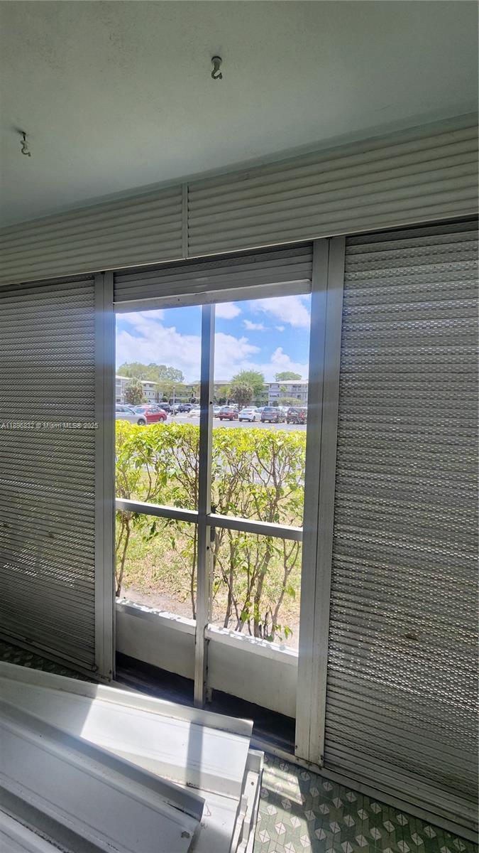 See details 114 2 / 2 899 sq. ft. $ 2025-10-15 0 Photo