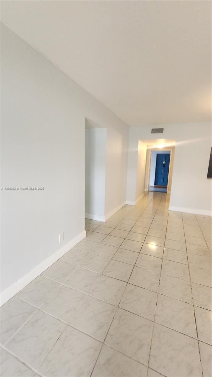 See details 114 2 / 2 899 sq. ft. $ 2025-10-15 0 Photo