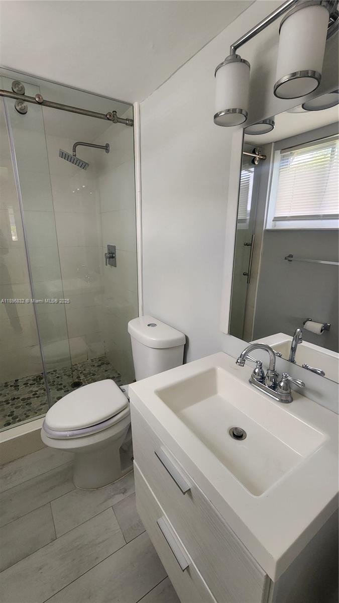 See details 114 2 / 2 899 sq. ft. $ 2025-10-15 0 Photo