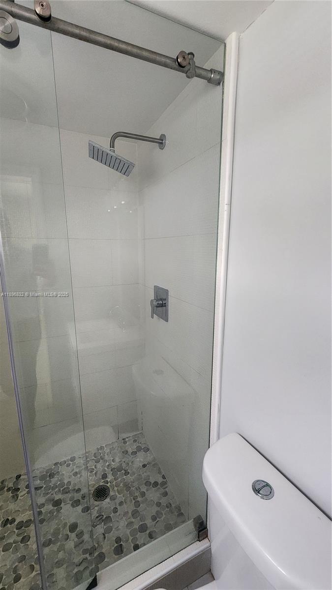 See details 114 2 / 2 899 sq. ft. $ 2025-10-15 0 Photo