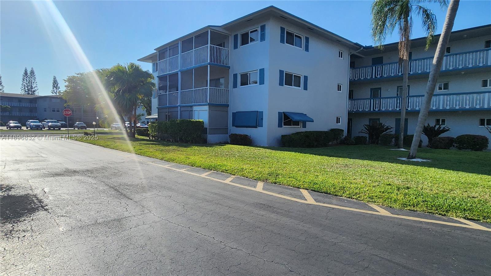 See details 114 2 / 2 899 sq. ft. $ 2025-10-15 0 Photo