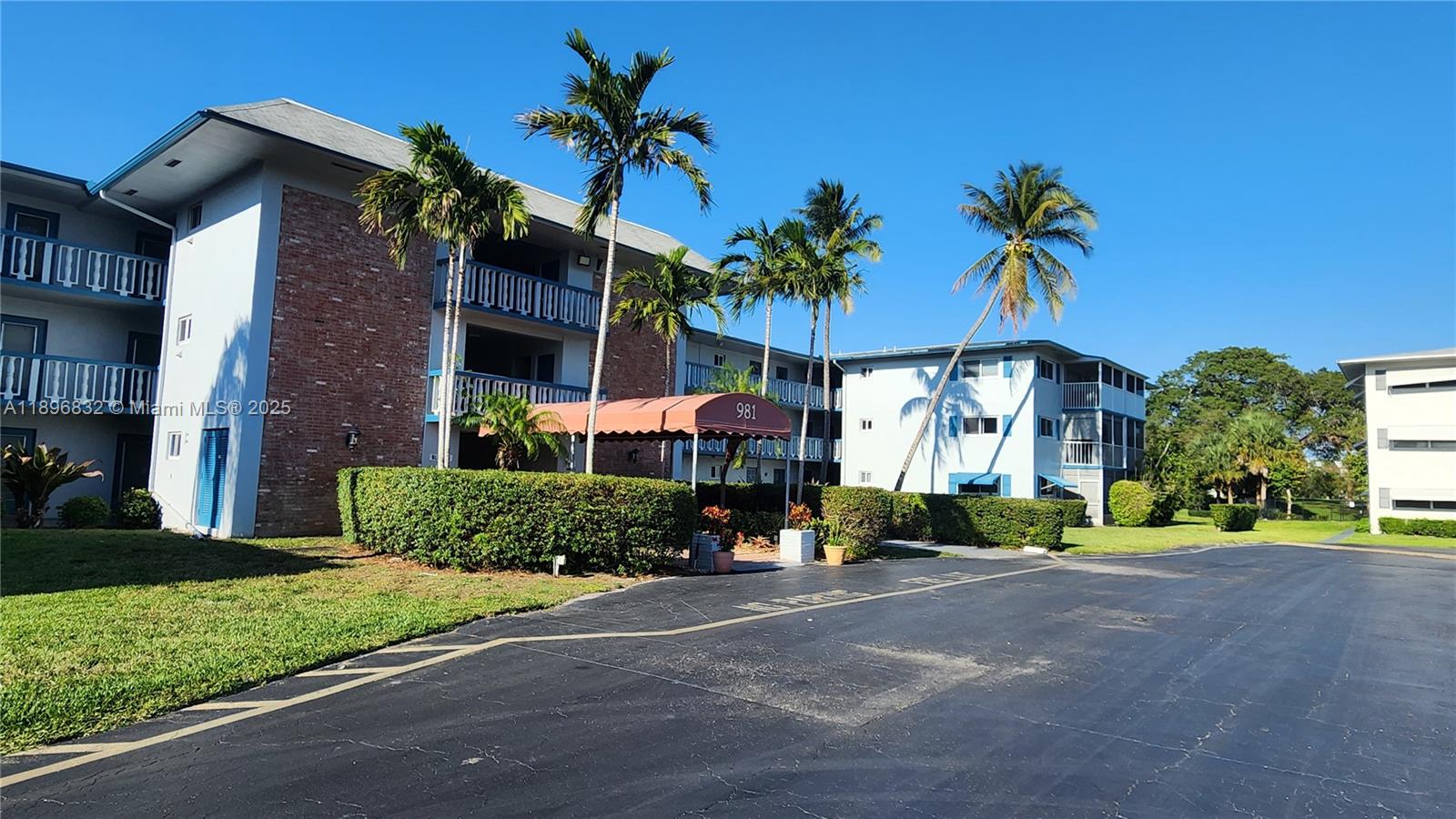 See details 114 2 / 2 899 sq. ft. $ 2025-10-15 0 Photo
