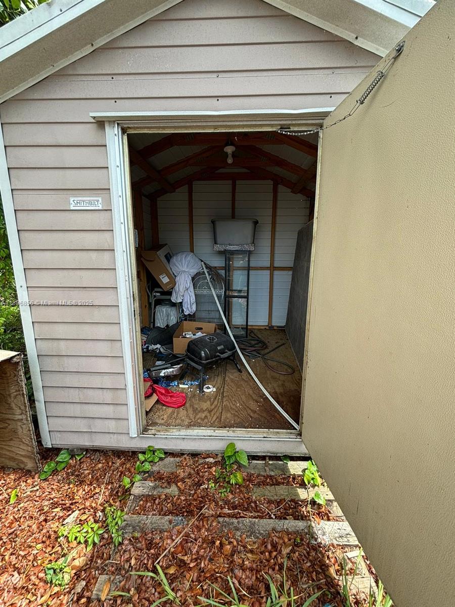 See details 220 2 / 2 960 sq. ft. $ 2025-10-15 0 Photo