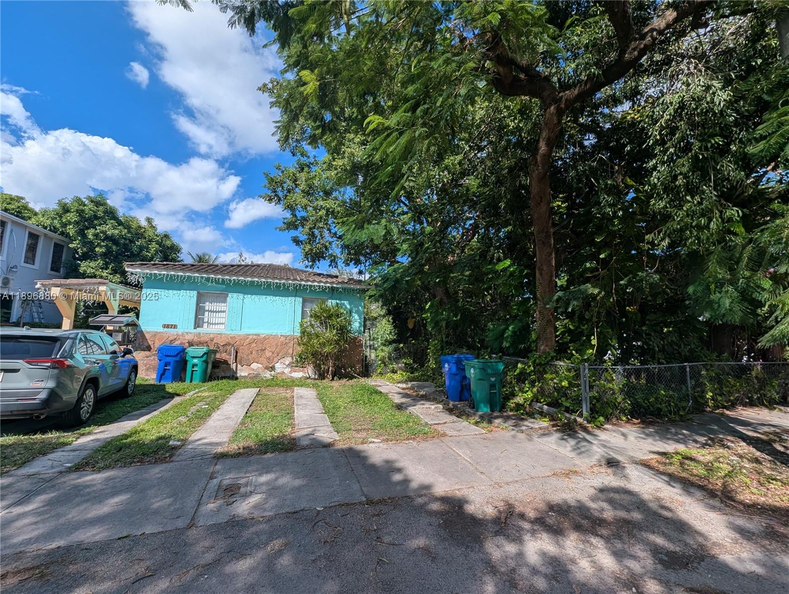 See details / sq. ft. $ 2025-10-15 0 Photo