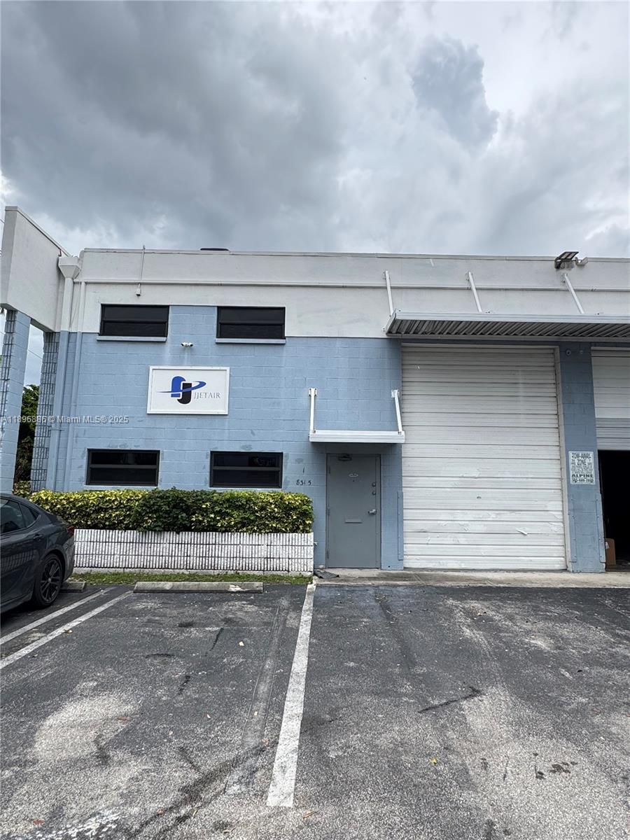 1  /   sq. ft. $ 2025-10-15 0 Photo