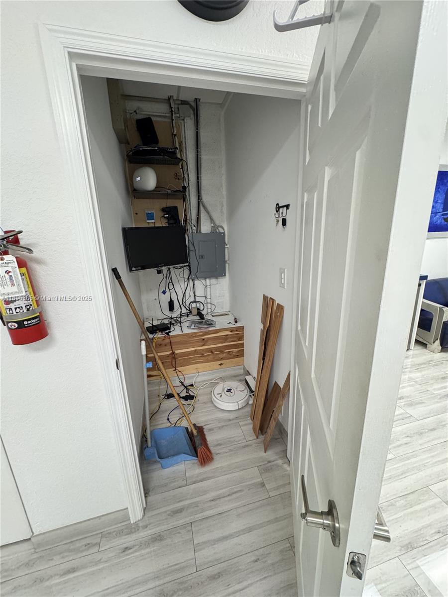 1  /   sq. ft. $ 2025-10-15 0 Photo