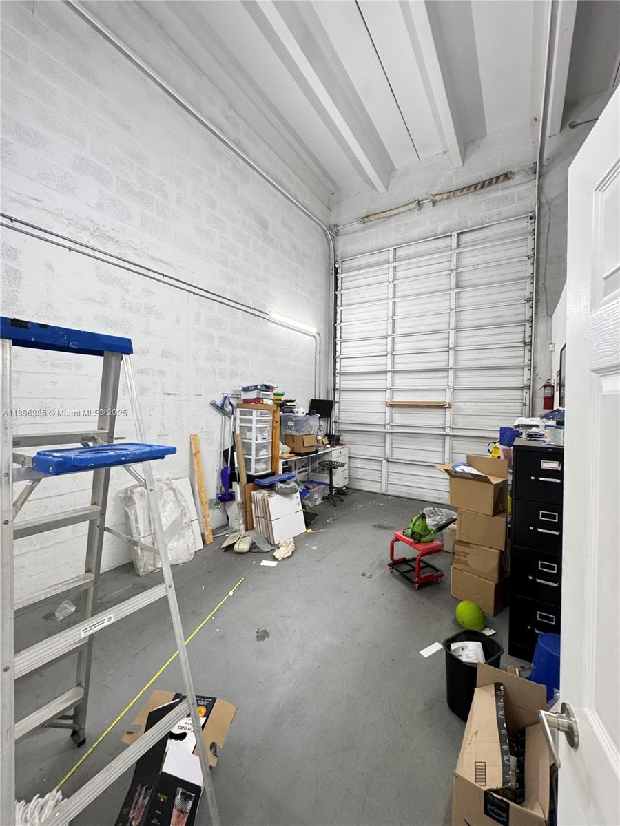 1  /   sq. ft. $ 2025-10-15 0 Photo