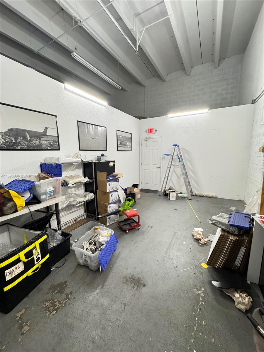 1  /   sq. ft. $ 2025-10-15 0 Photo