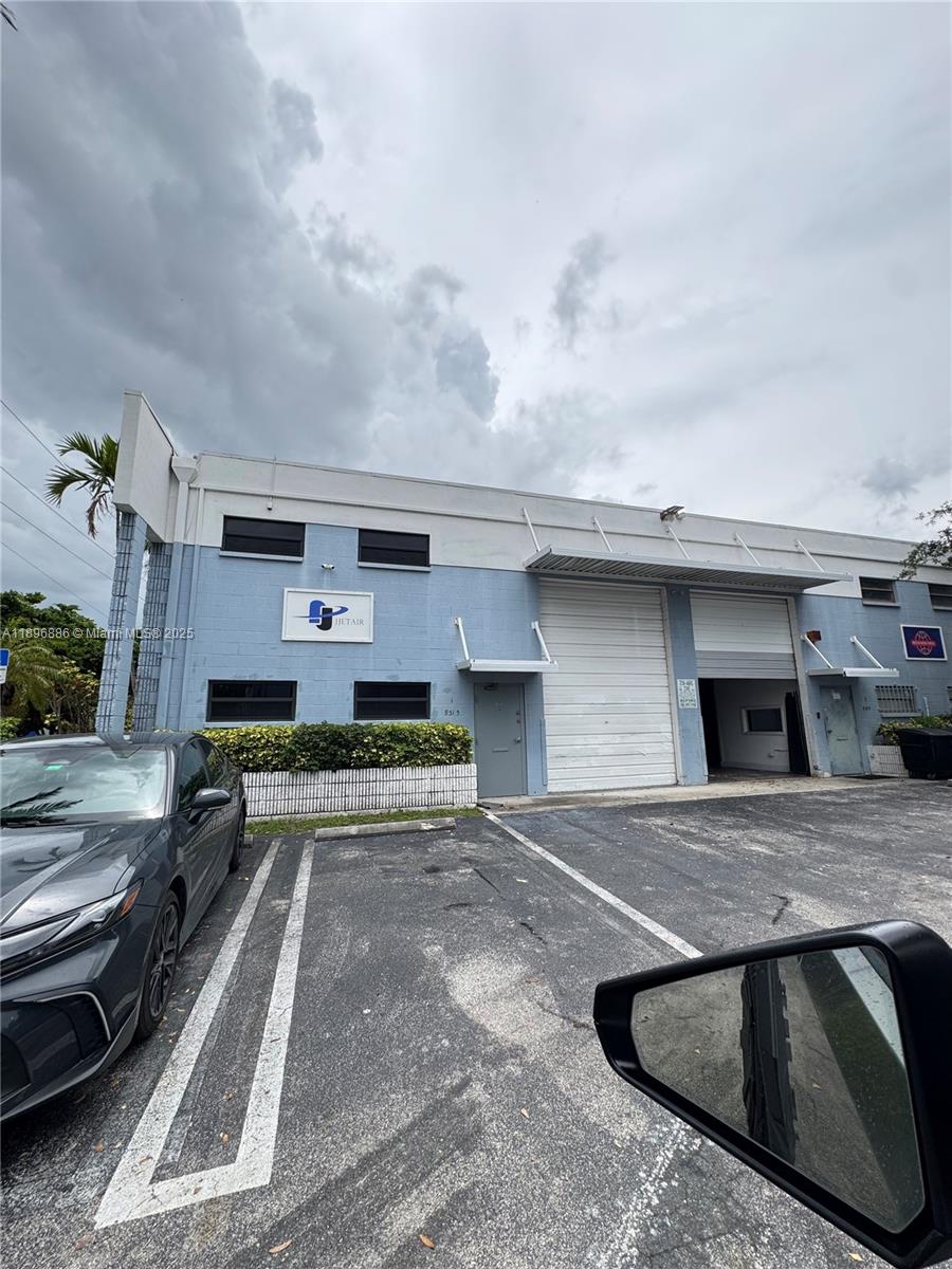 1  /   sq. ft. $ 2025-10-15 0 Photo