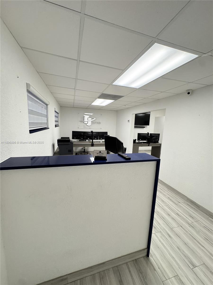 1  /   sq. ft. $ 2025-10-15 0 Photo