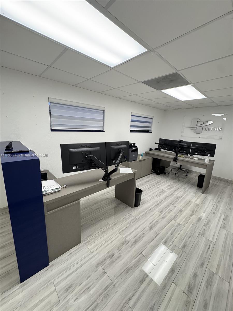 1  /   sq. ft. $ 2025-10-15 0 Photo