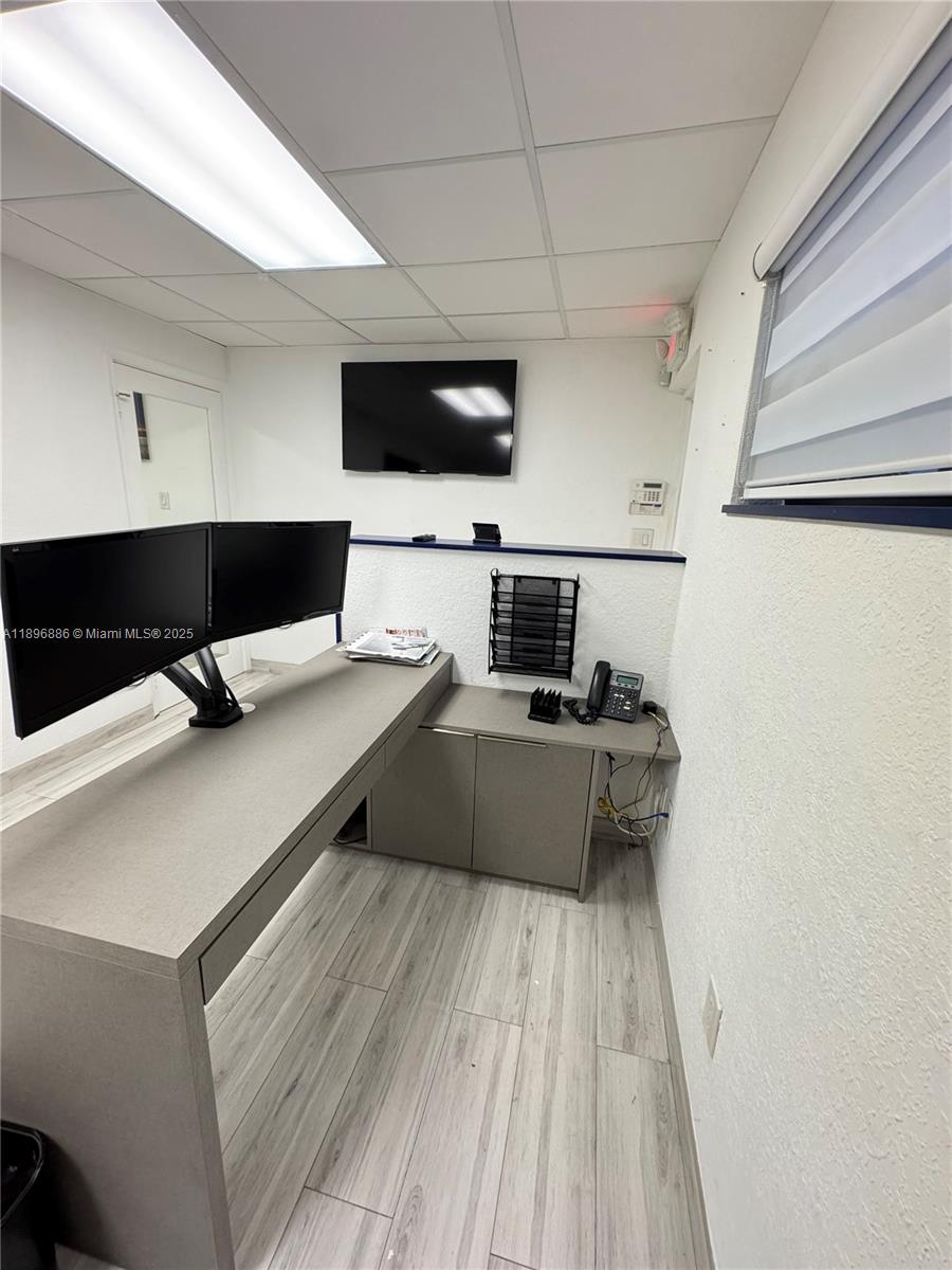 1  /   sq. ft. $ 2025-10-15 0 Photo