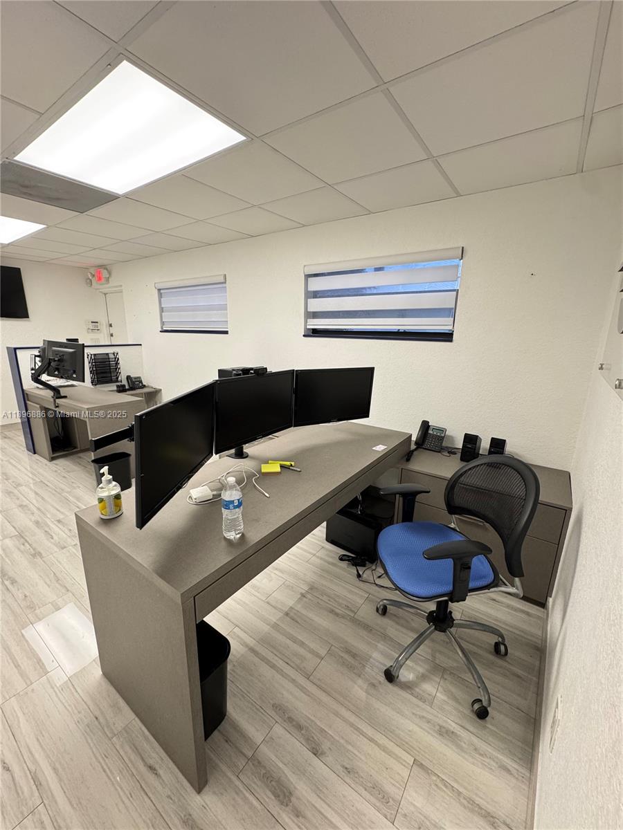 1  /   sq. ft. $ 2025-10-15 0 Photo