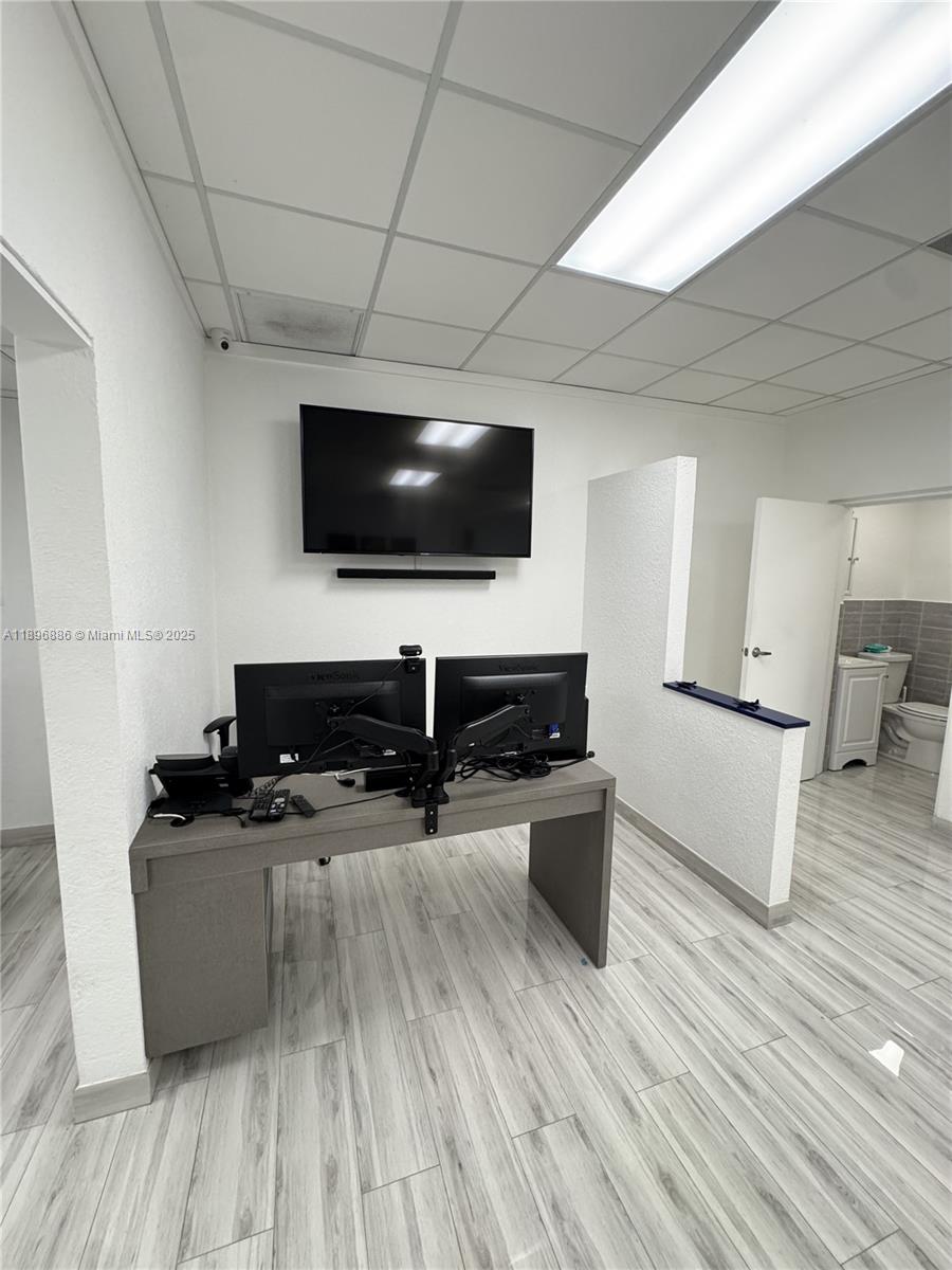 1  /   sq. ft. $ 2025-10-15 0 Photo