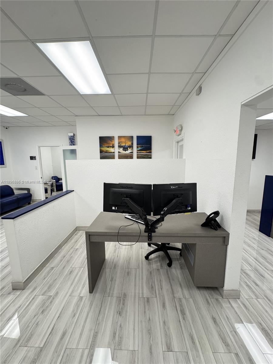 1  /   sq. ft. $ 2025-10-15 0 Photo