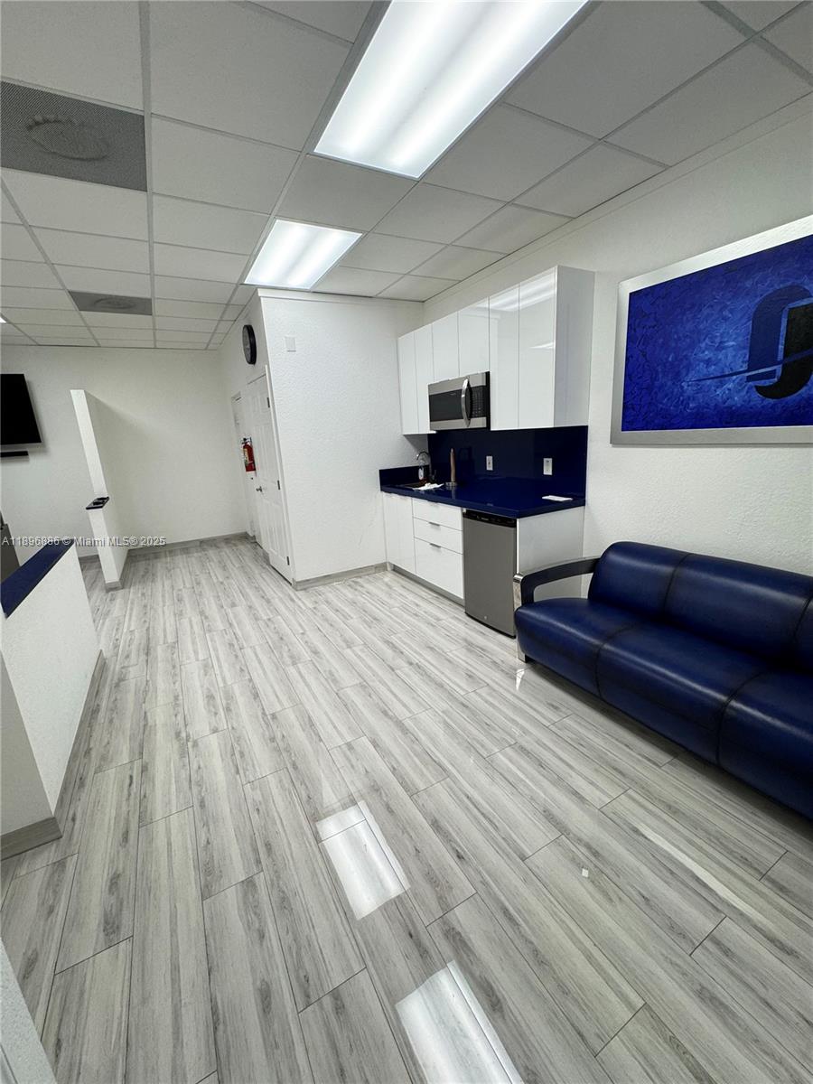 1  /   sq. ft. $ 2025-10-15 0 Photo