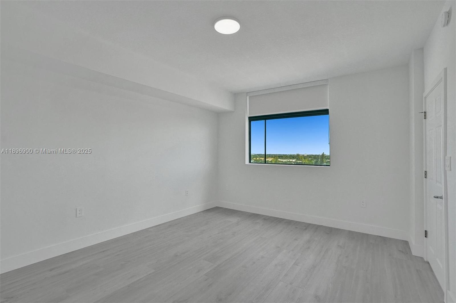 See details 803 2 / 2 1220 sq. ft. $ 2025-10-15 0 Photo